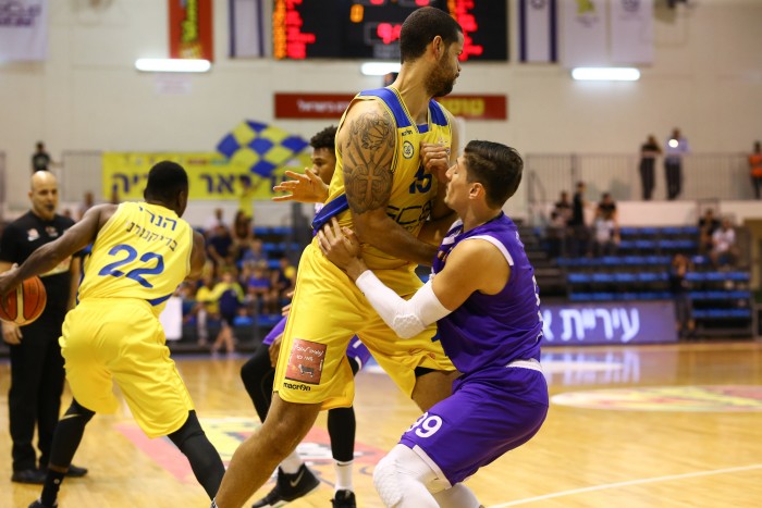 שלשה ואיבדו את השלישי