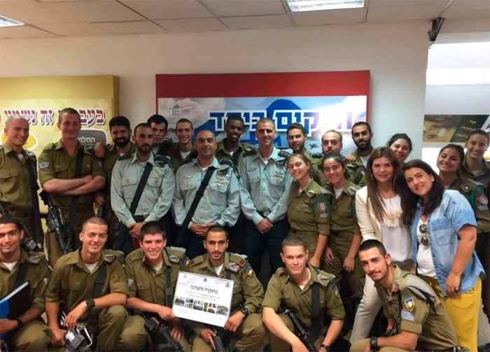 מקיף ו' על מדים ליום אחד