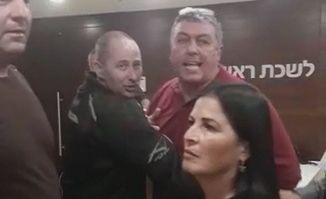 כך הותקפתי ע"י הפעיל מספר 1 של הלן גלבר