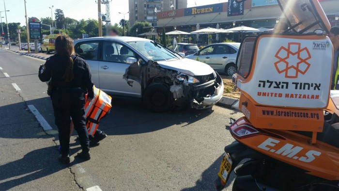 פצוע בתאונת דרכים ברחוב וייצמן