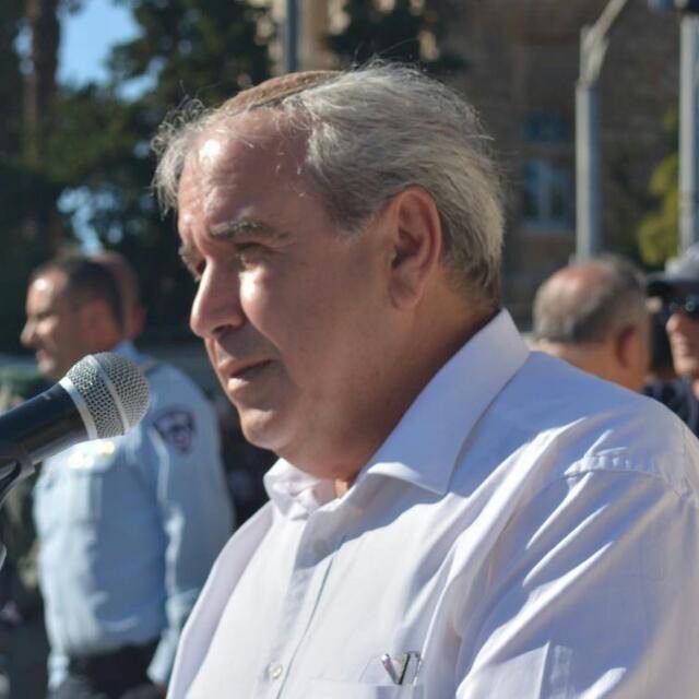 אביה של הדס מלכא ז"ל בעד האלוף יאיר גולן