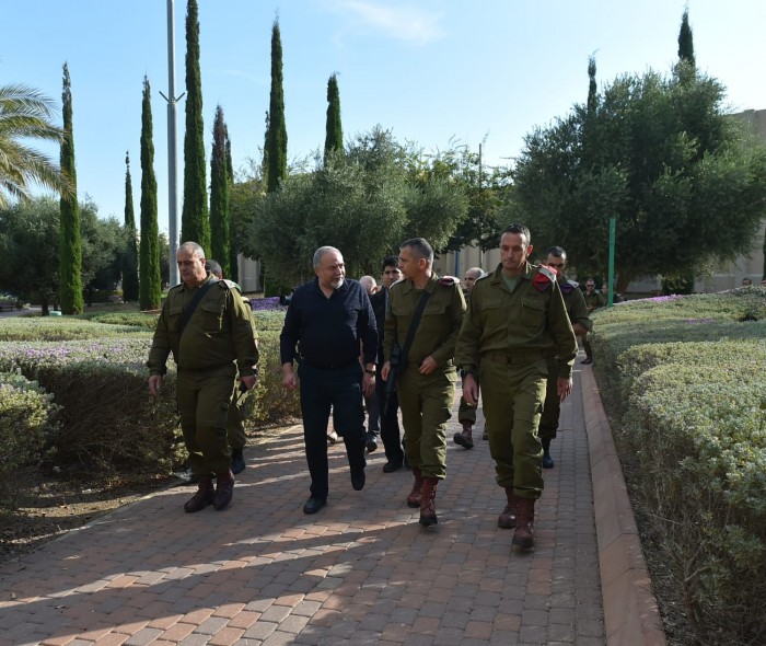 שר הבטחון: "צריך מכה לחמאס, הגענו לקו אדום"‎