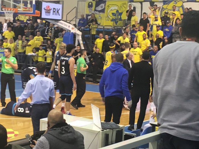 לא בבית ולא בחוץ. שתי קבוצות הכדורסל של אשדוד נוצחו