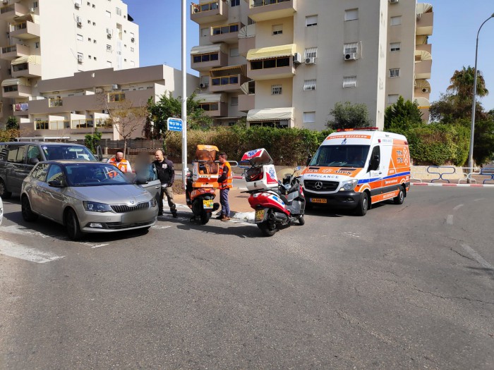 אישה נפצעה כתוצאה מהתנגשות שני רכבים באשדוד