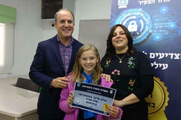 ד"ר לסרי הגיע לברך את אלופי הסייבר של אשדוד