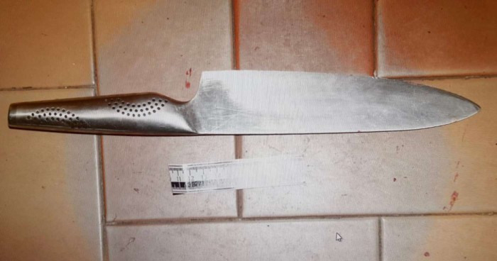 החשוד בדקירת שכניו נשלח לבדיקה פסיכאטרית