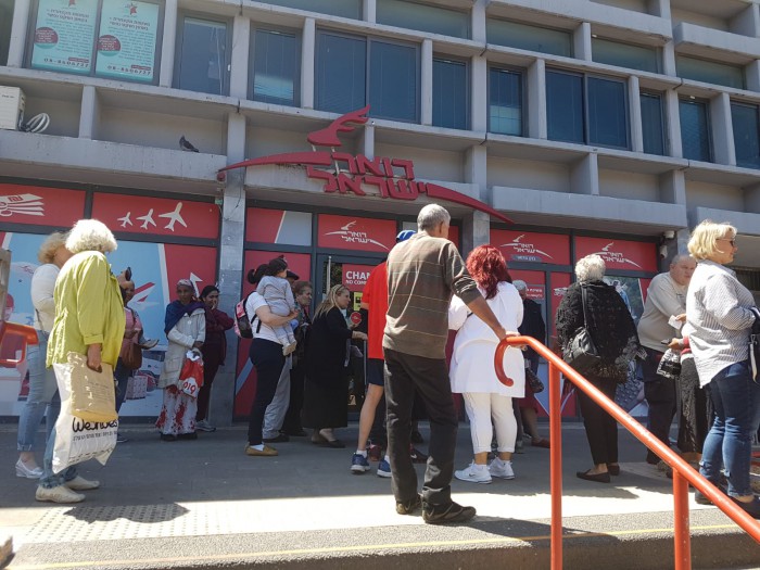 בהלה בסניף הדואר: עשרות אנשים פונו בעקבות חפץ חשוד