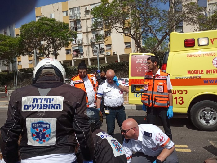 הולכת רגל בת 70 נפצעה באורח קשה, סובלת מפגיעה רב מערכתית