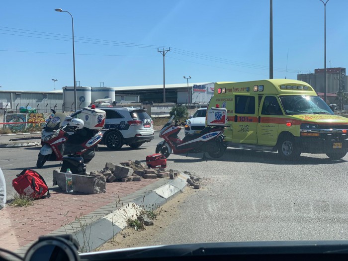 תאונה חזיתית בין שני אופנועים, שני פצועים, אחד מהם קשה