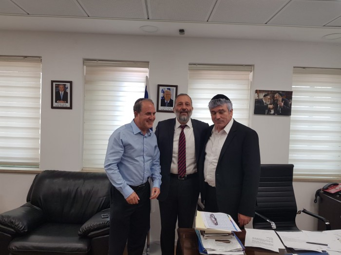תם המשבר: ראש העיר וממלא מקומו נפגשו בלשכת שר הפנים
