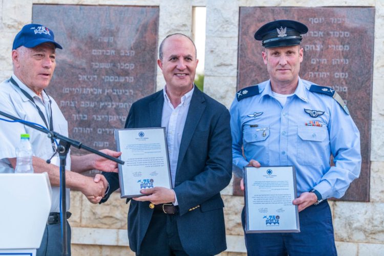 גם ראש העיר ד"ר לסרי הגיע לטקס.